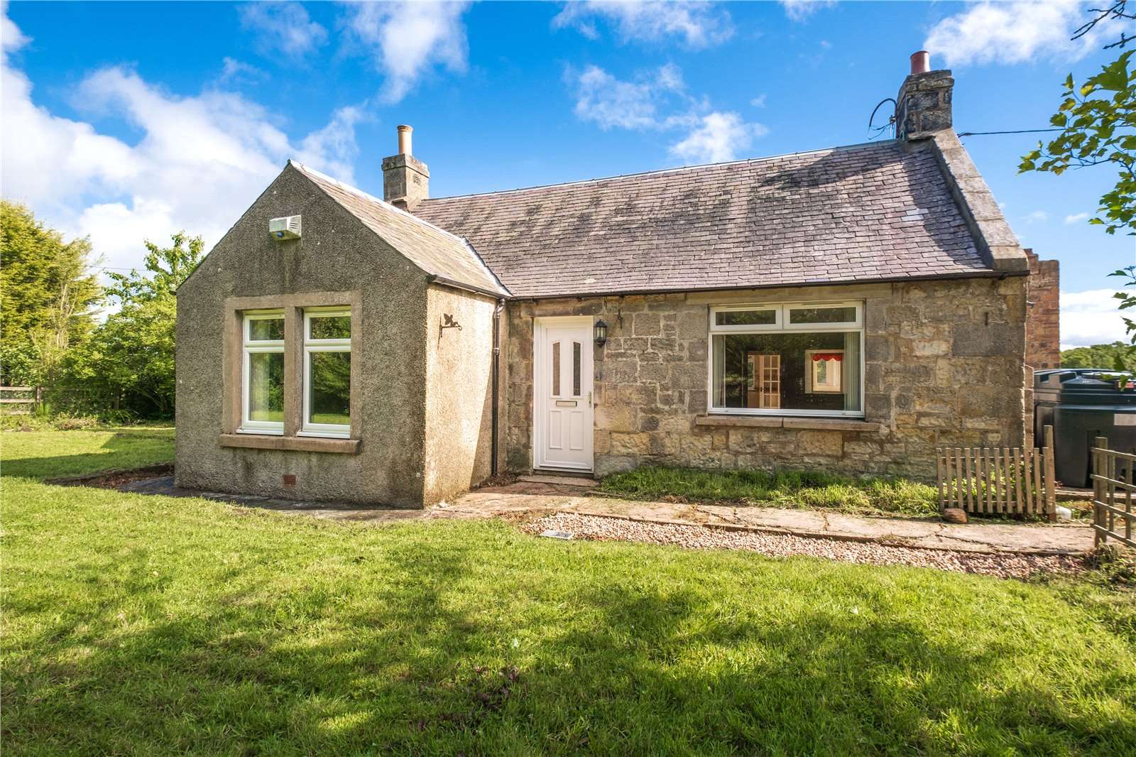 Savills West Lingo Cottage, Largoward, Leven, Fife, KY9 1JG Vlastnictví na prodej