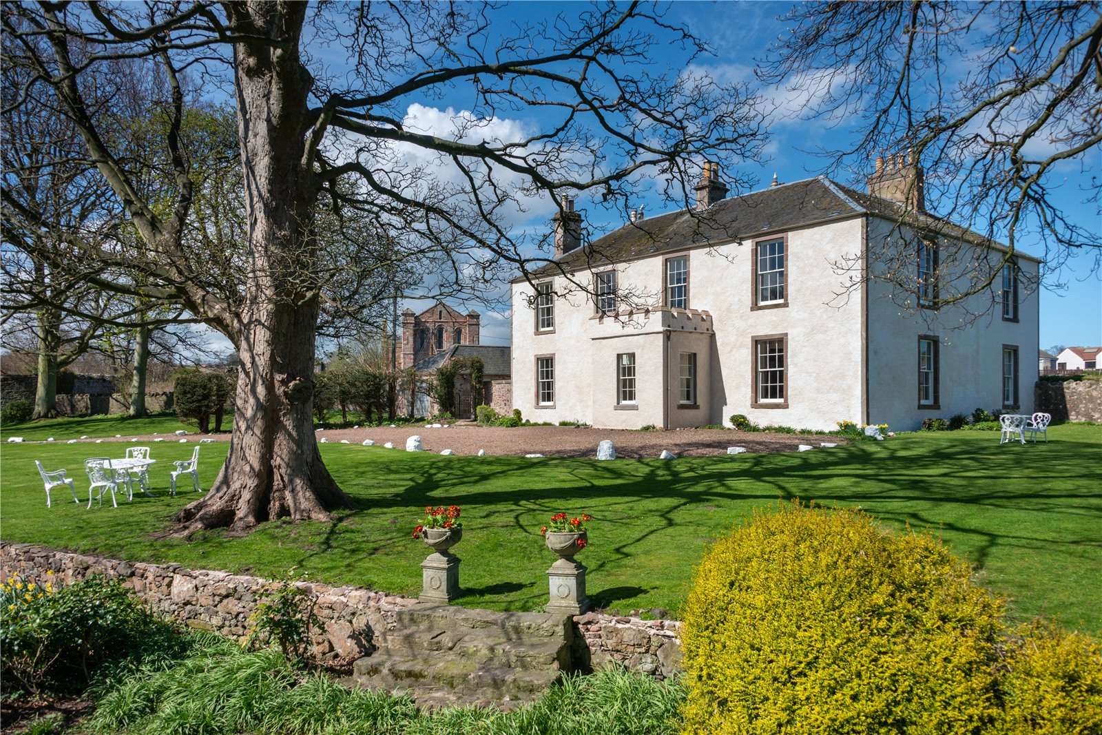 Benedict House, The Bow, Coldingham, Eyemouth, TD14 5NE คุณสมบัติ รอ