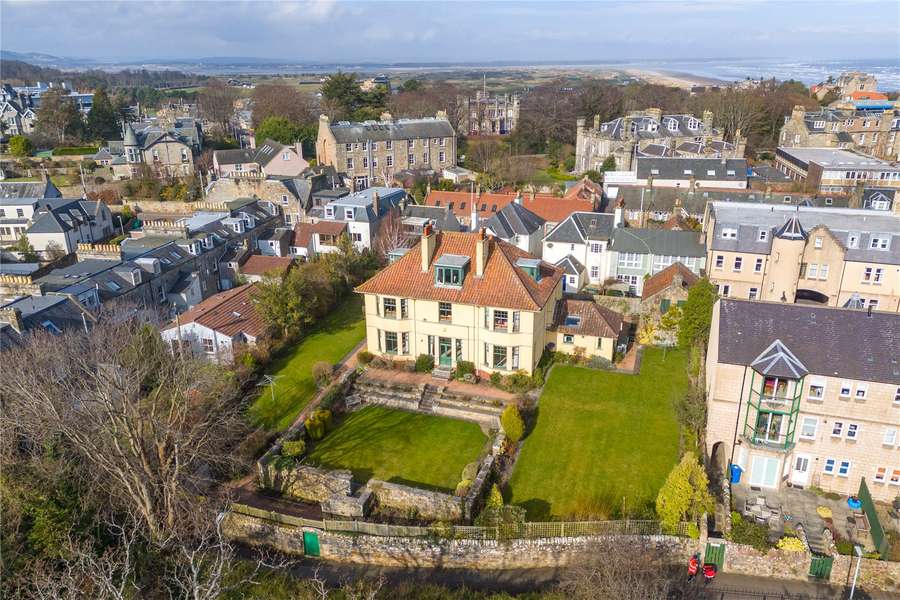 Upper Chagford, 60 Argyle Street, St. Andrews, Fife, KY16 9BU