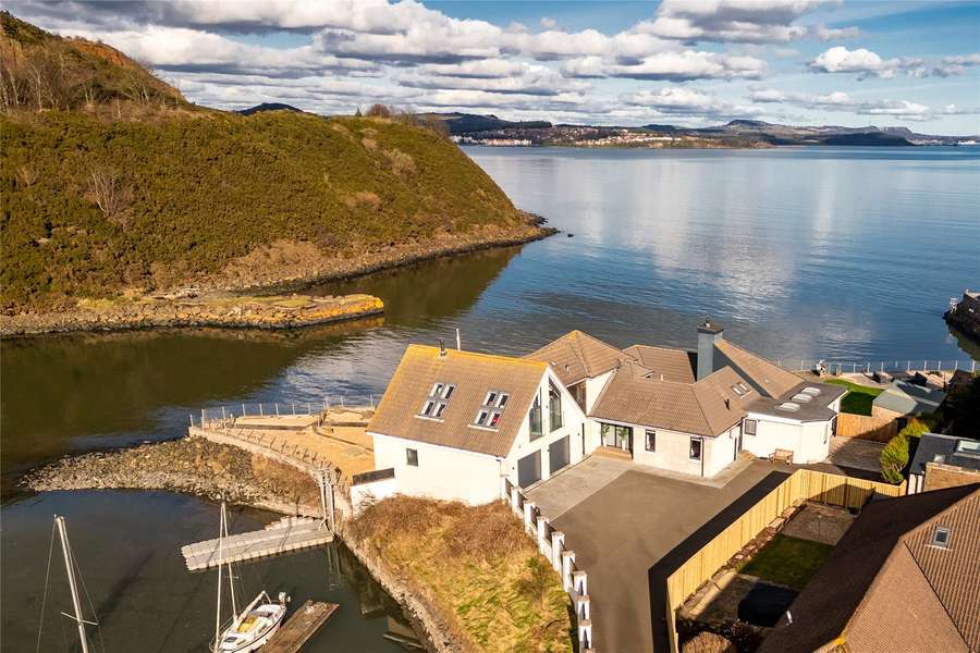 East Bay, North Queensferry, Inverkeithing, Fife, KY11 1JX Property
