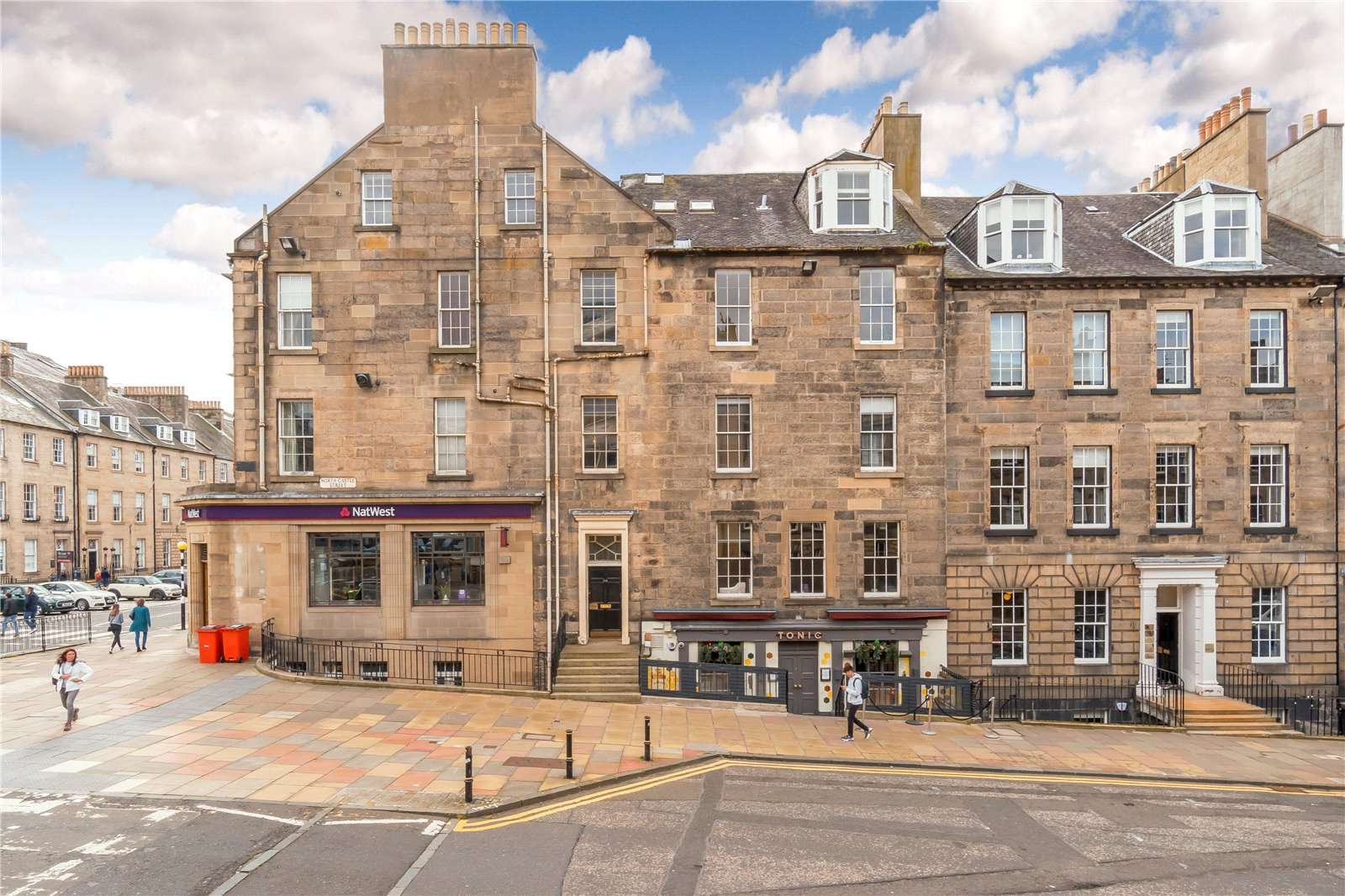 Savills 34/3 North Castle Street, New Town, Edinburgh, EH2 3BN Bất động sản để bán