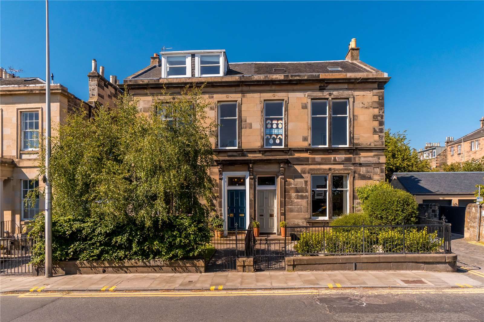 Savills 30 Inverleith Row, Inverleith, Edinburgh, EH3 5QH Bất động sản để bán