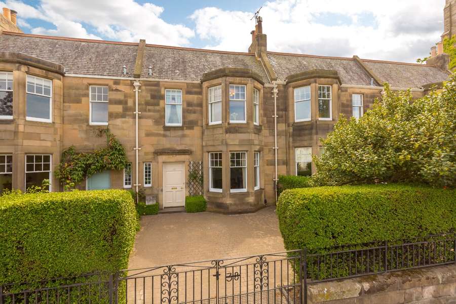 Inverleith Gardens, Inverleith, Edinburgh, EH3 5PR คุณสมบัติ รอขาย