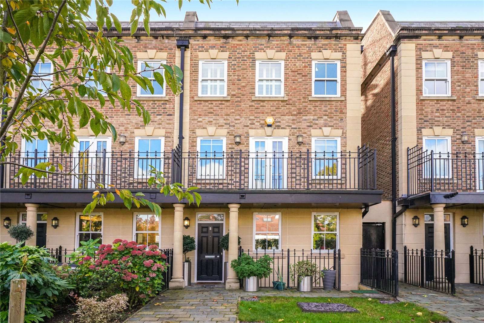 Queensgate Terrace, Castlebar Park, London, W5 1HR Bất động sản để