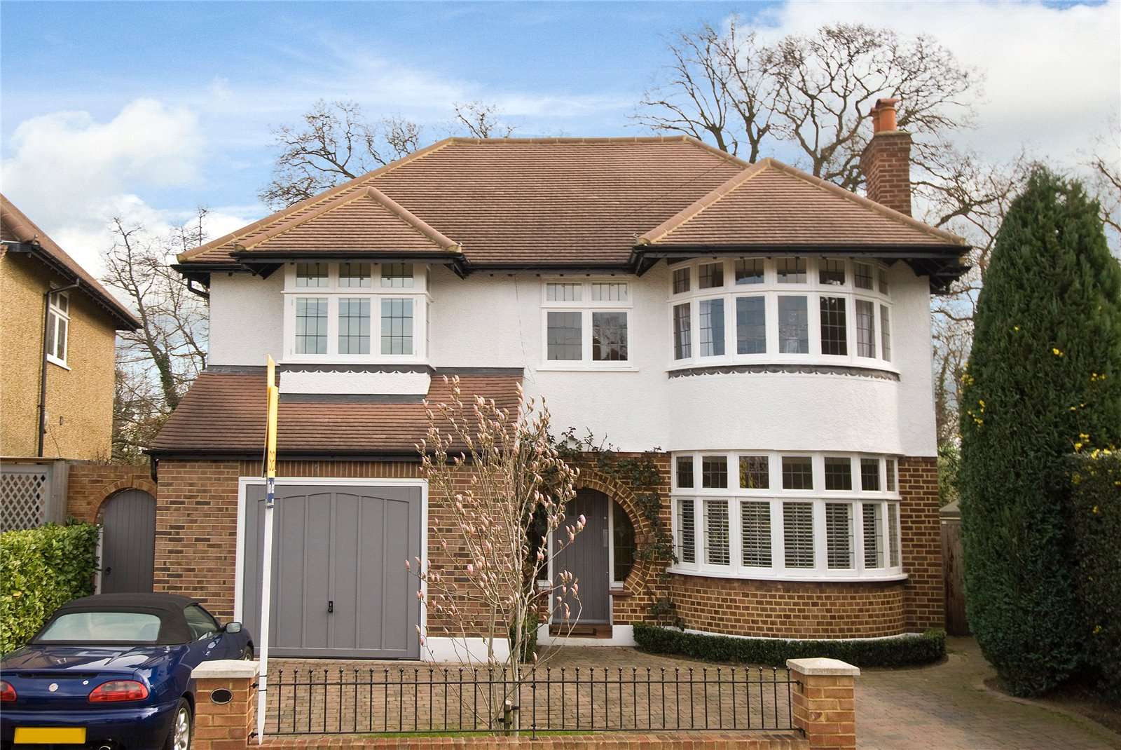 Savills Home Farm Close, Thames Ditton, Surrey, KT7 0HZ Bất động