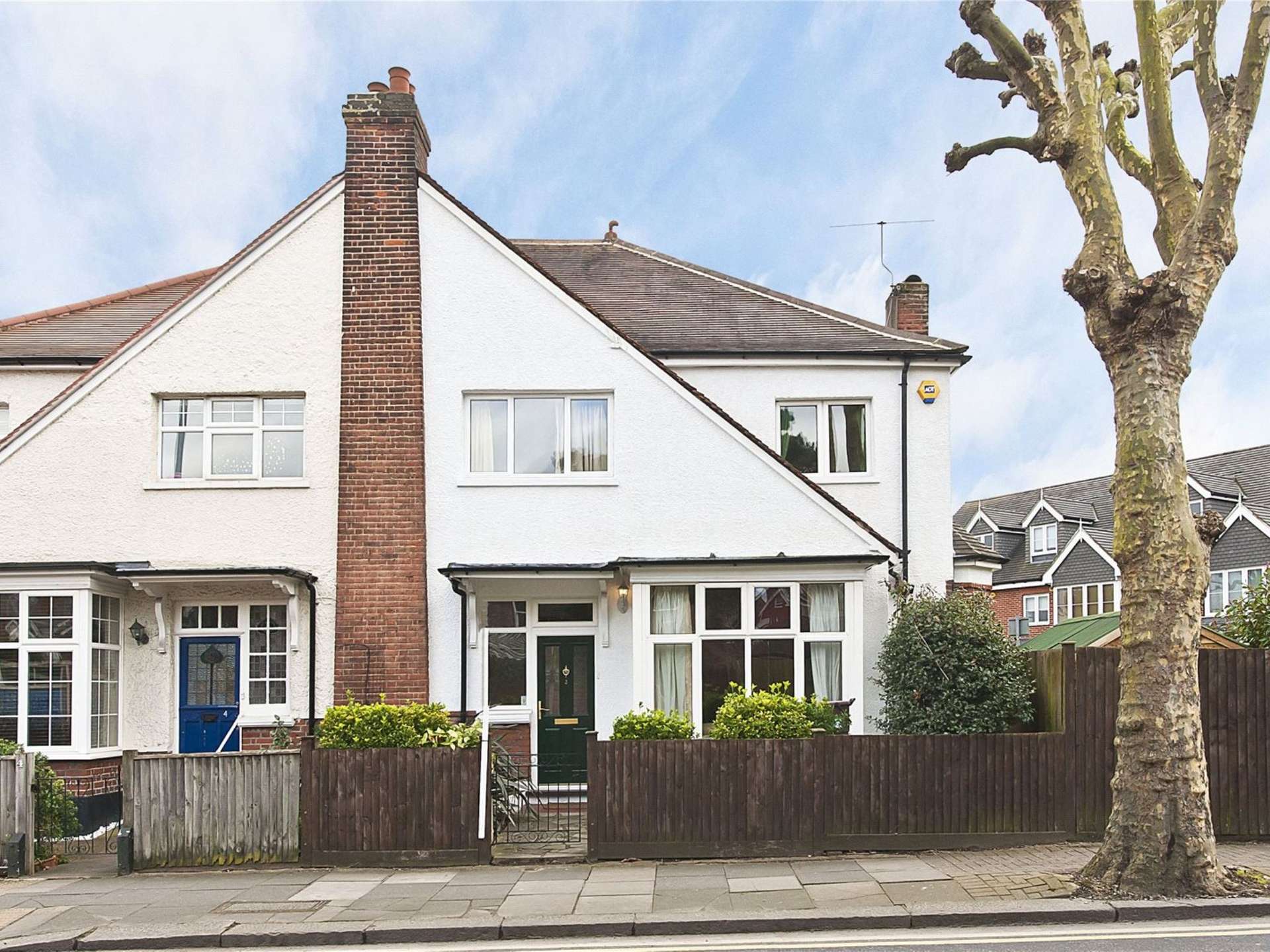 Savills Villiers Avenue, Surbiton, Surrey, KT5 8BD Bất động sản cho