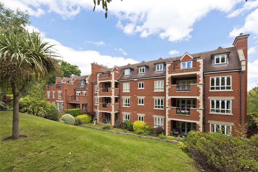 Rosemary Gate, 14 Esher Park Avenue, Esher, Surrey, KT10 9NZ คุณสมบัติ ให้เช่า Savills