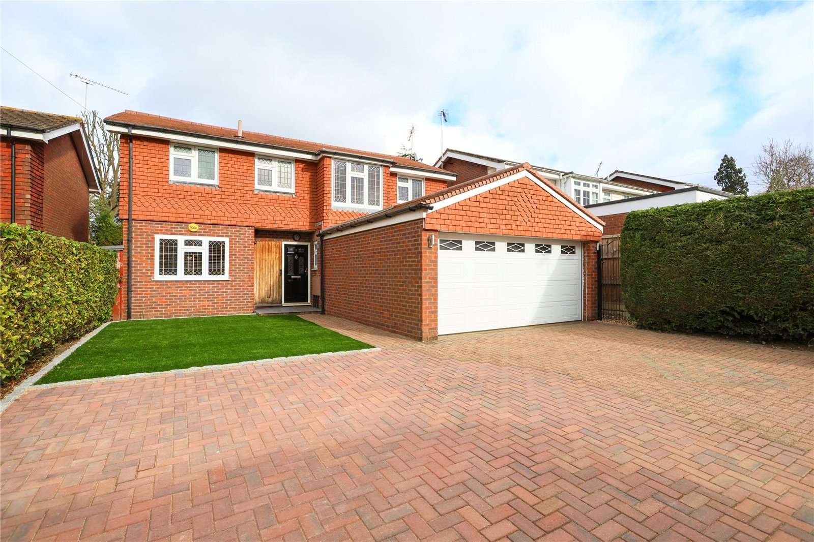 Merrilyn Close, Claygate, Esher, Surrey, KT10 0EQ Property for sale