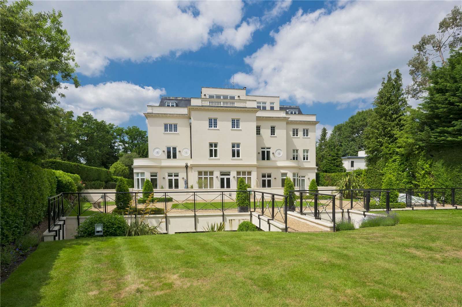Broomhill Court, Esher Close, Esher, Surrey, KT10 9LL Property for