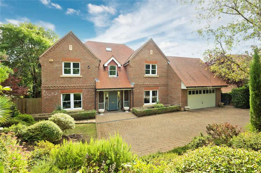 Beaconsfield Gardens, Claygate, Esher, Surrey, KT10 0PX Property for