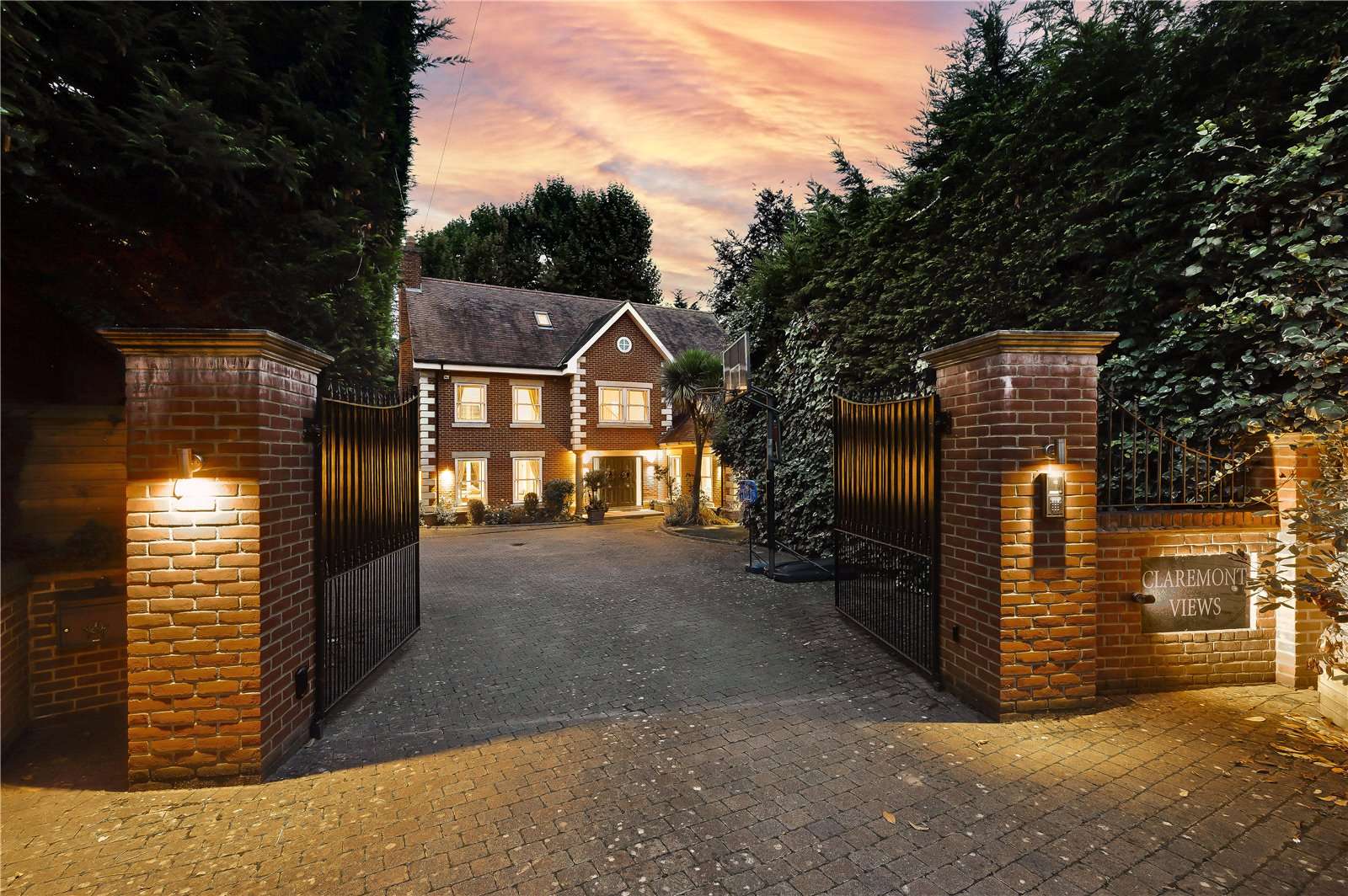 Portsmouth Road, Esher, Surrey, KT10 9LR Bất động sản để bán Savills