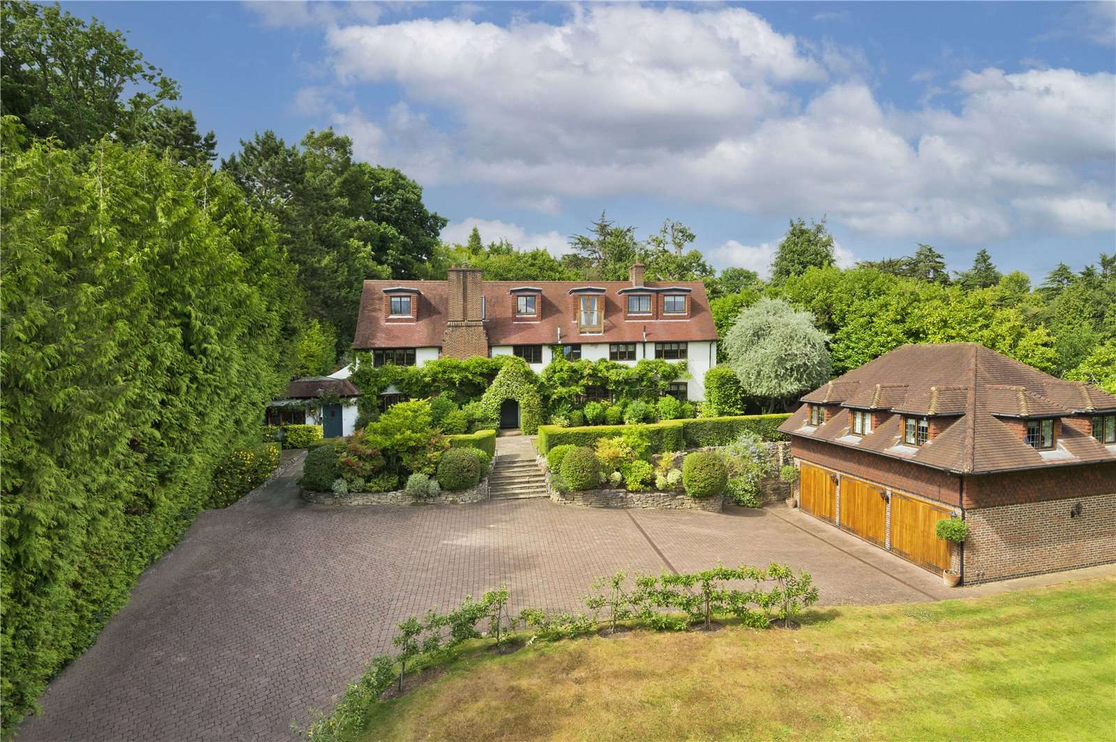 Clare Hill, Esher, Surrey, KT10 9NB Bất động sản để bán Savills