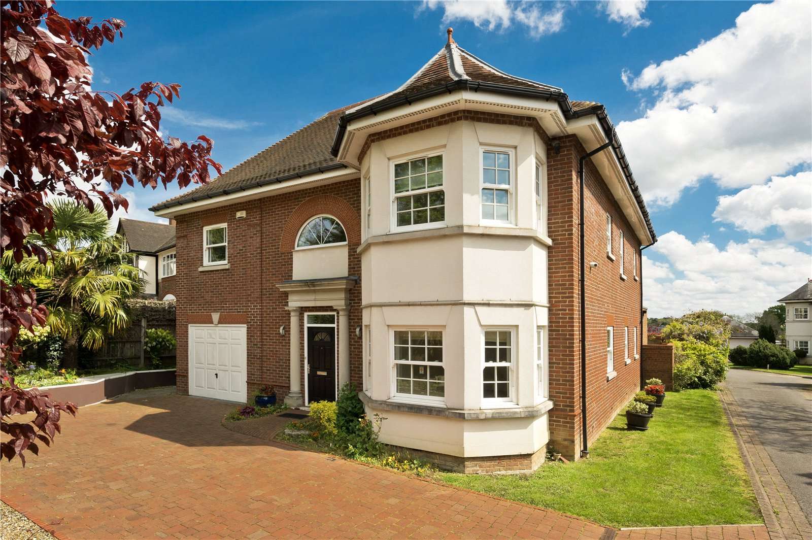 Charlotte Court, Esher, Surrey, KT10 9AG คุณสมบัติ รอขาย Savills