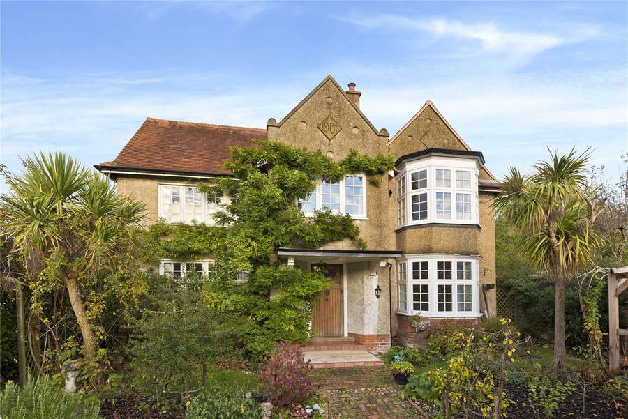 Savills The Fairfield, Farnham, Surrey, GU9 8AJ Properties to rent