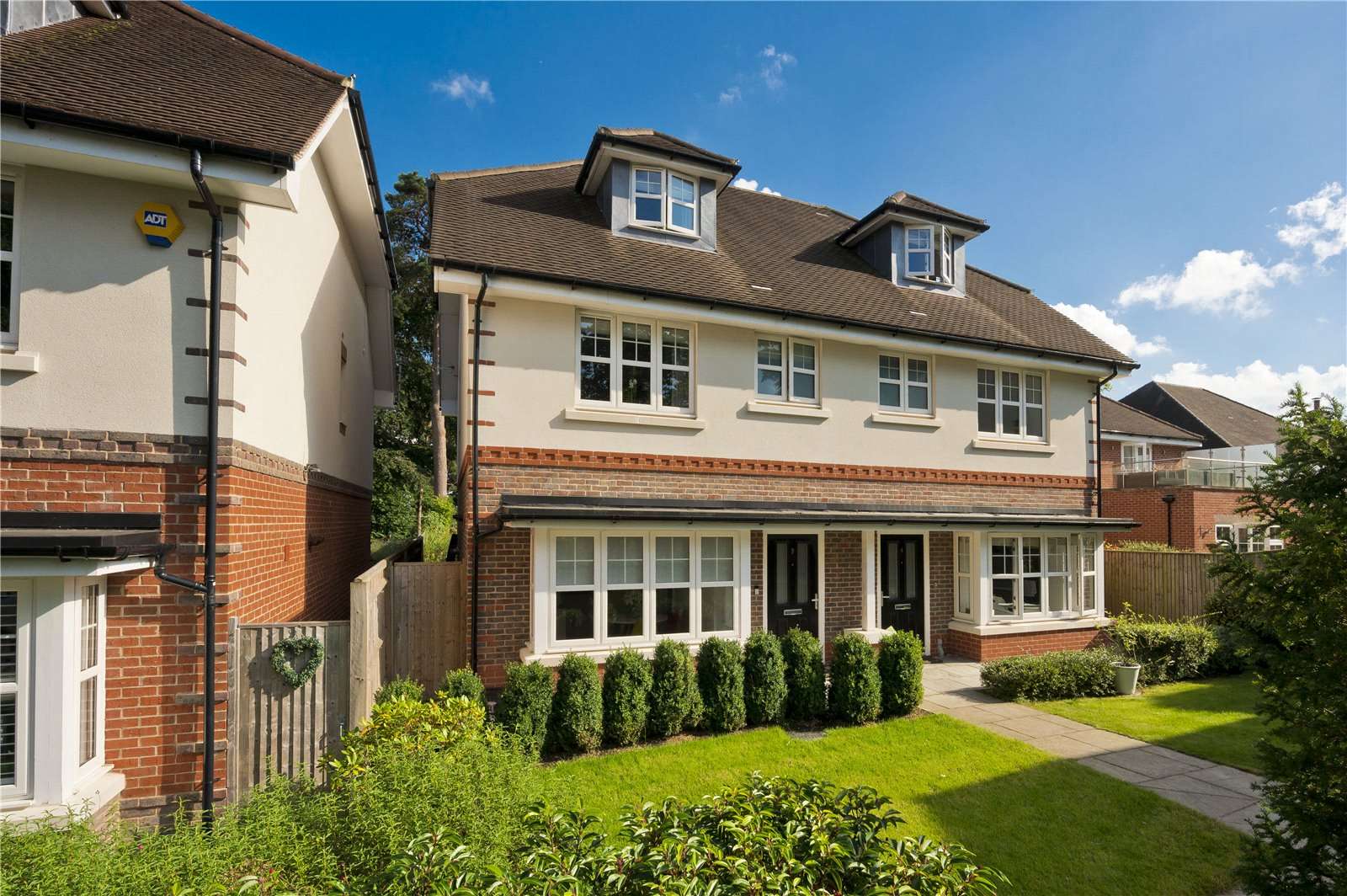 Savills Close, Farnham, Surrey, GU9 0AQ Property for sale