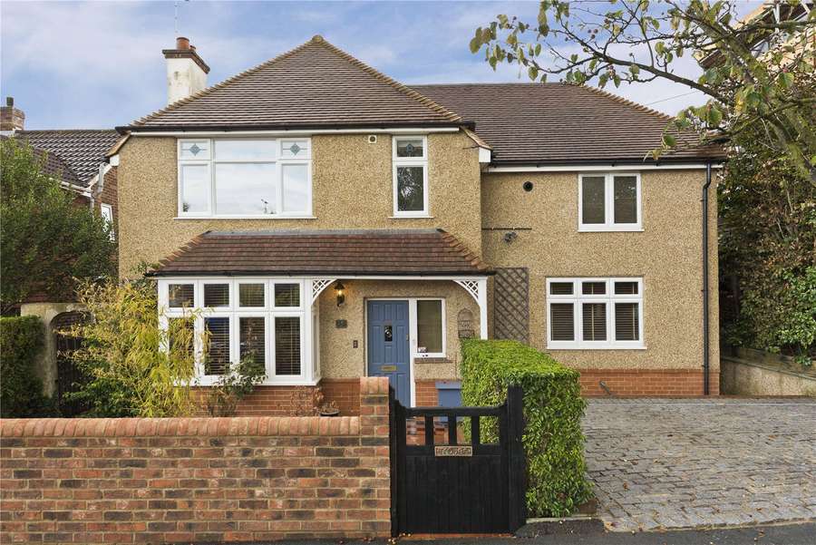 Savills St. Johns Road, Farnham, Surrey, GU9 8NT Properties for sale