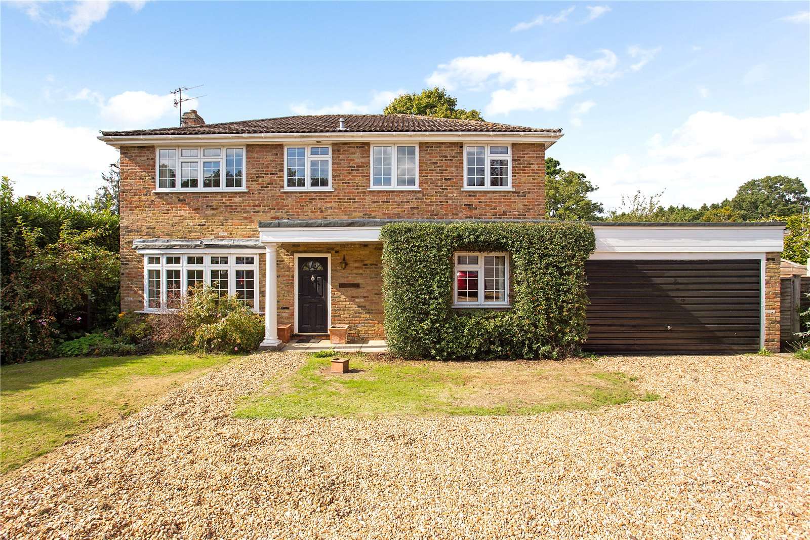 Beacon View Road, Elstead, Godalming, Surrey, GU8 6DU คุณสมบัติ รอขาย