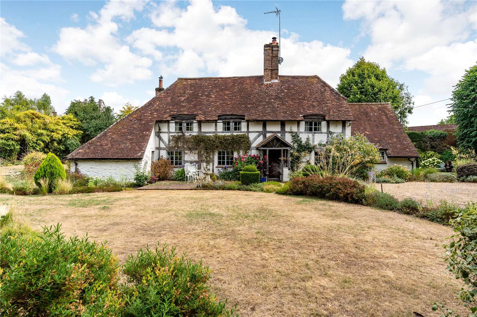 Old Kiln Lane, Churt, Farnham, Surrey, GU10 2HX Property for sale