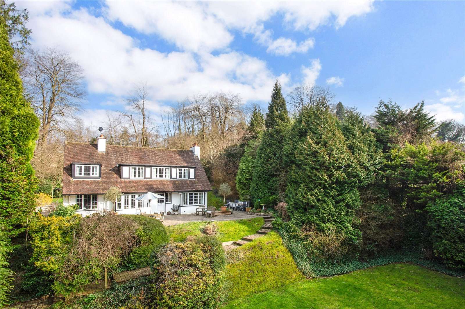 Weald Way, Caterham, Surrey, CR3 6EG Biens à vendre Savills