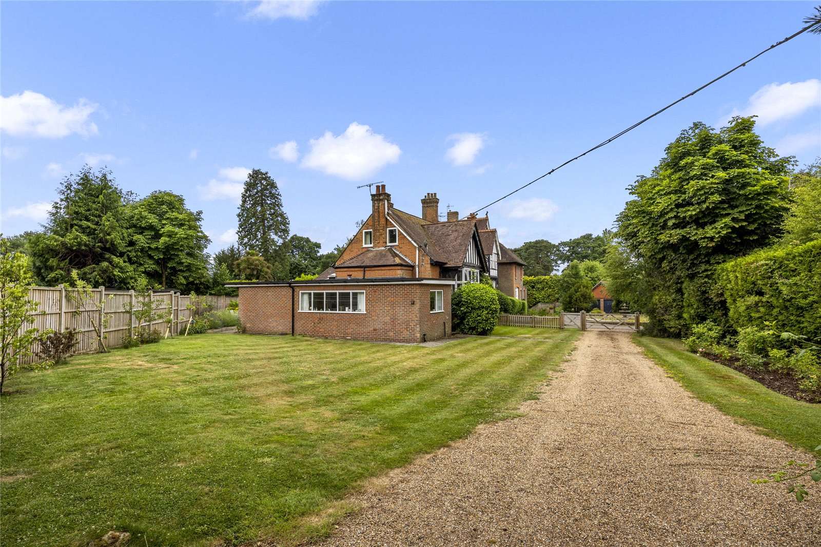 House for Sale in Reigate, UK - 2