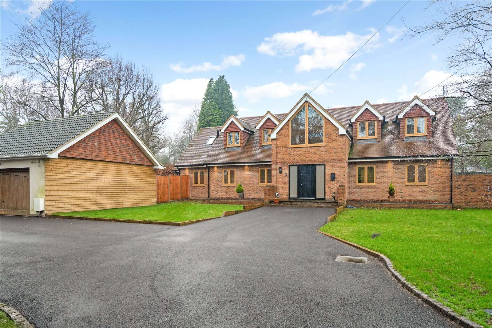 Herons Lea, Copthorne, Crawley, West Sussex, RH10 3HE Property for