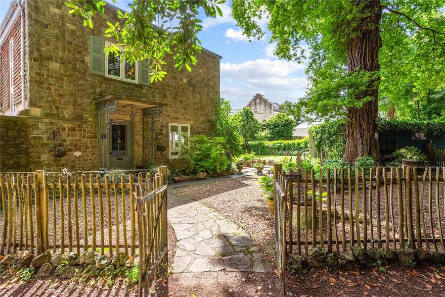 Castle Square, Bletchingley, Redhill, RH1 4LB Property for sale Savills