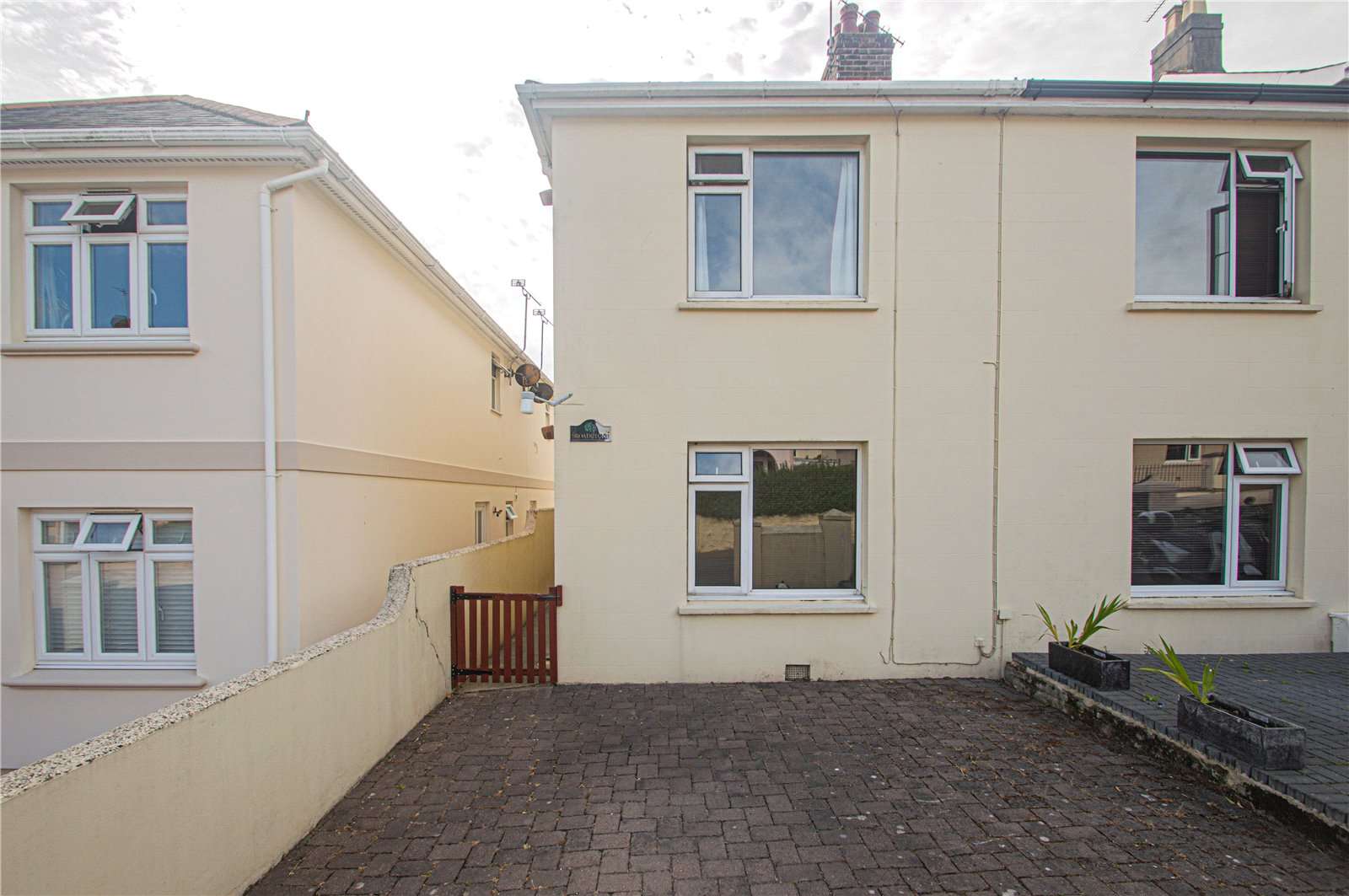 Broadstone, Rouge Rue, St Peter Port, Guernsey, GY1 1ZA Property to