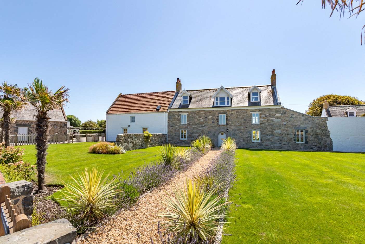 Les Vieux Mielles, La Route De L'Ancresse, Vale, GY3 5AU Property for