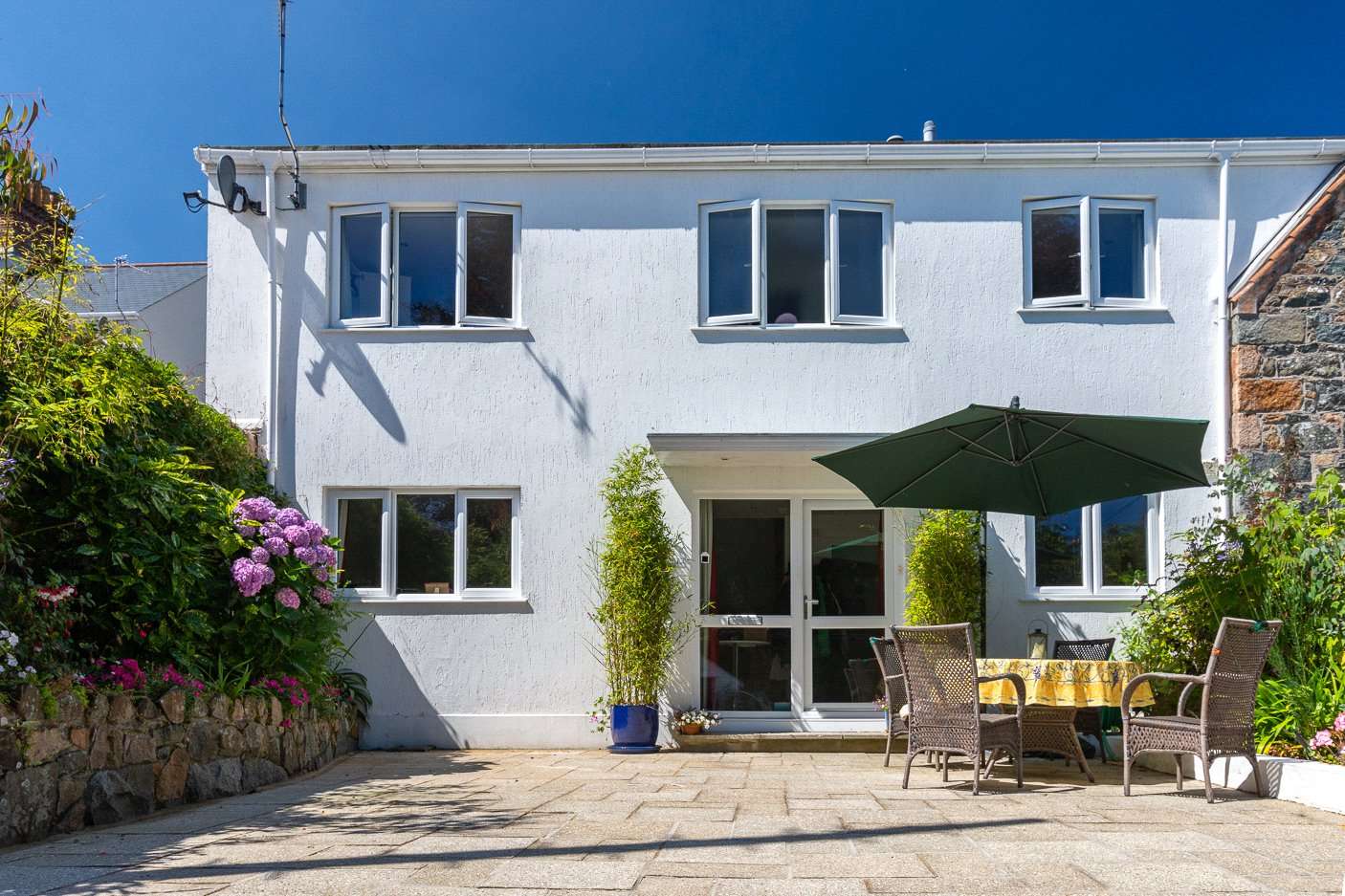 The White House, 2 Old Farm Drive, Upper St Jacques, St Peter Port, GY1