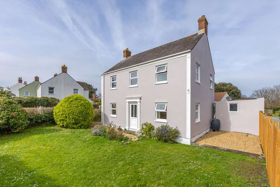 Finavon, Pepin D'Or, Petites Capelles, St Sampson, GY2 4GS Property