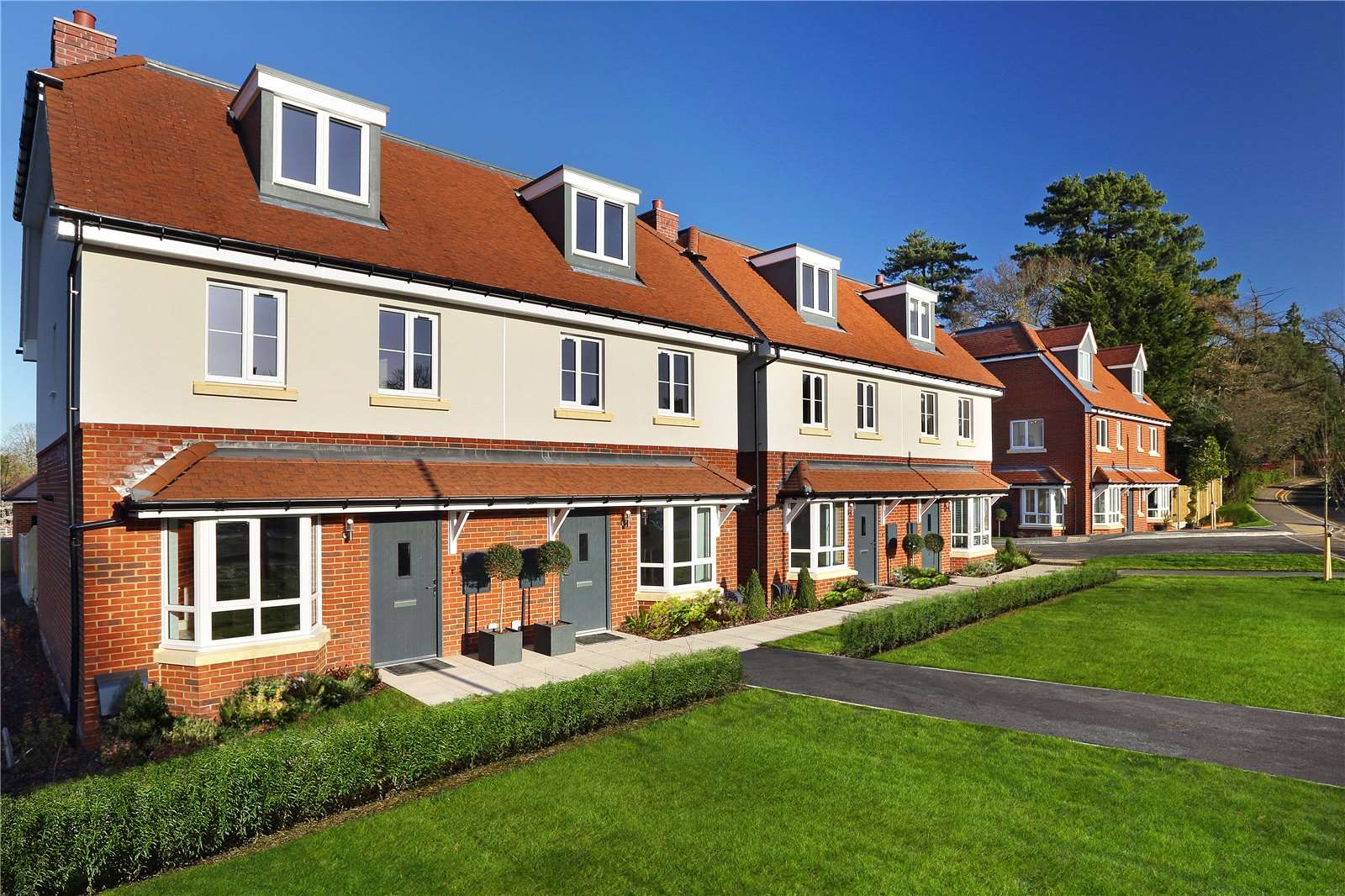 Savills Epsom Road, West Horsley, Surrey, KT24 6AU 新屋销售