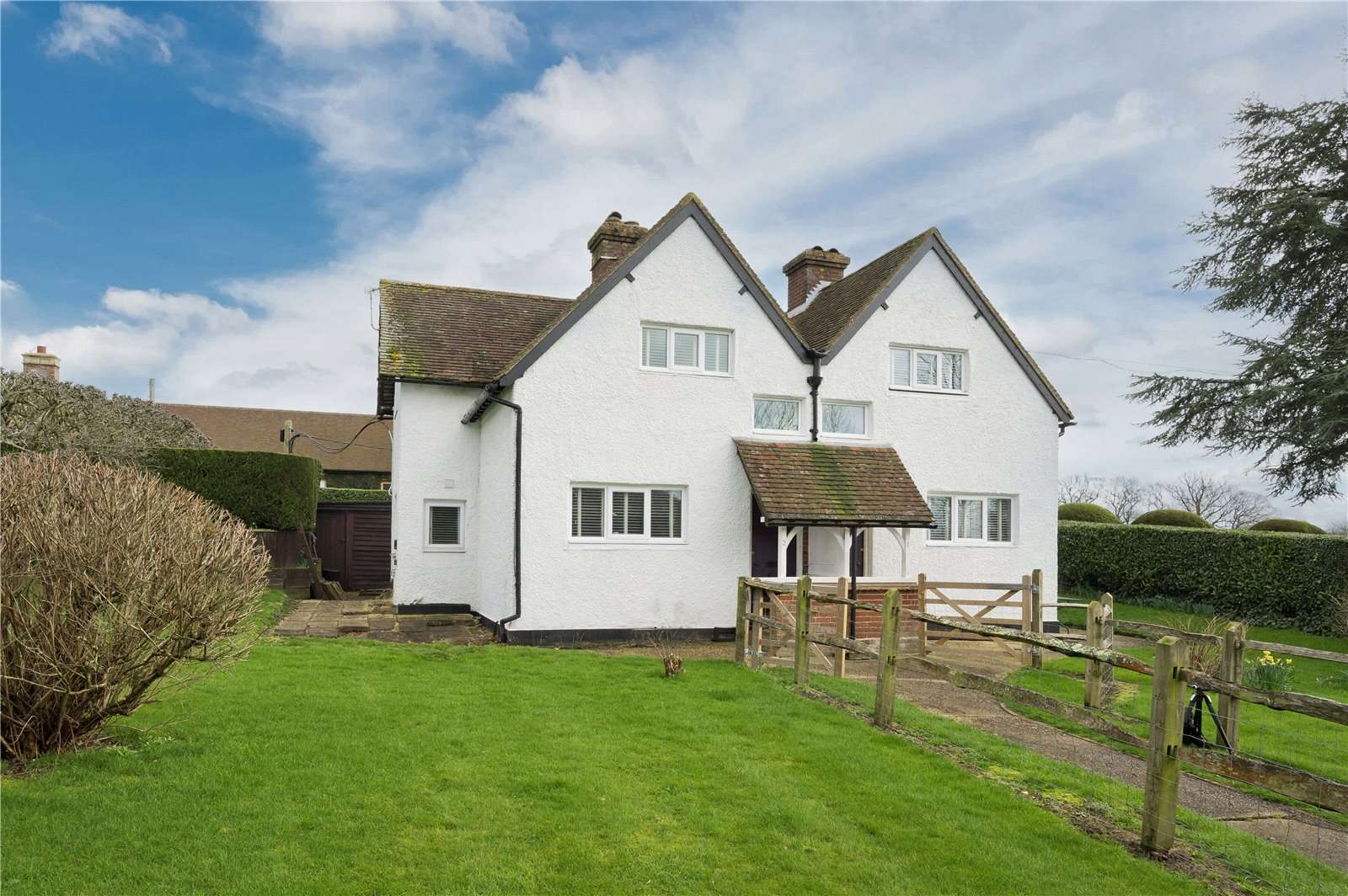 Holmbury Road, Ewhurst, Cranleigh, Surrey, GU6 7SJ Property to rent