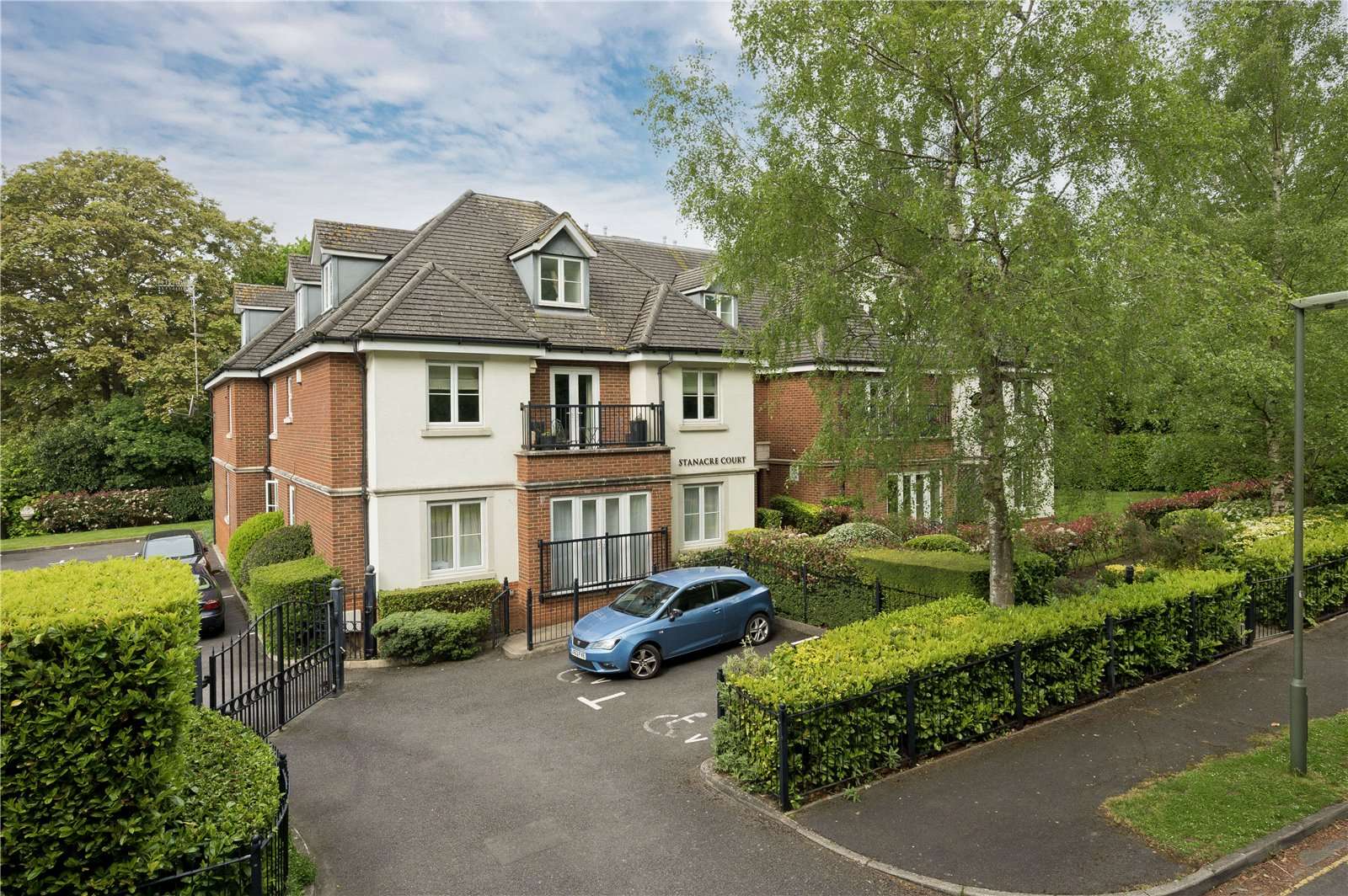 St. Monicas Road, Kingswood, Tadworth, Surrey, KT20 6HF คุณสมบัติ ให้
