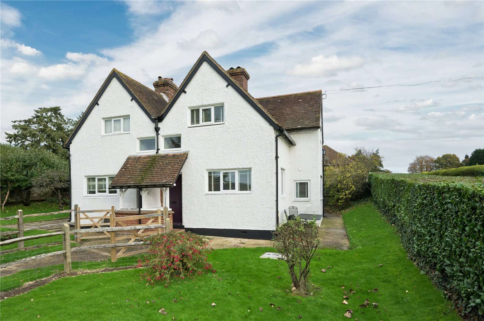 Holmbury Road, Ewhurst, Cranleigh, Surrey, GU6 7SJ Property to rent