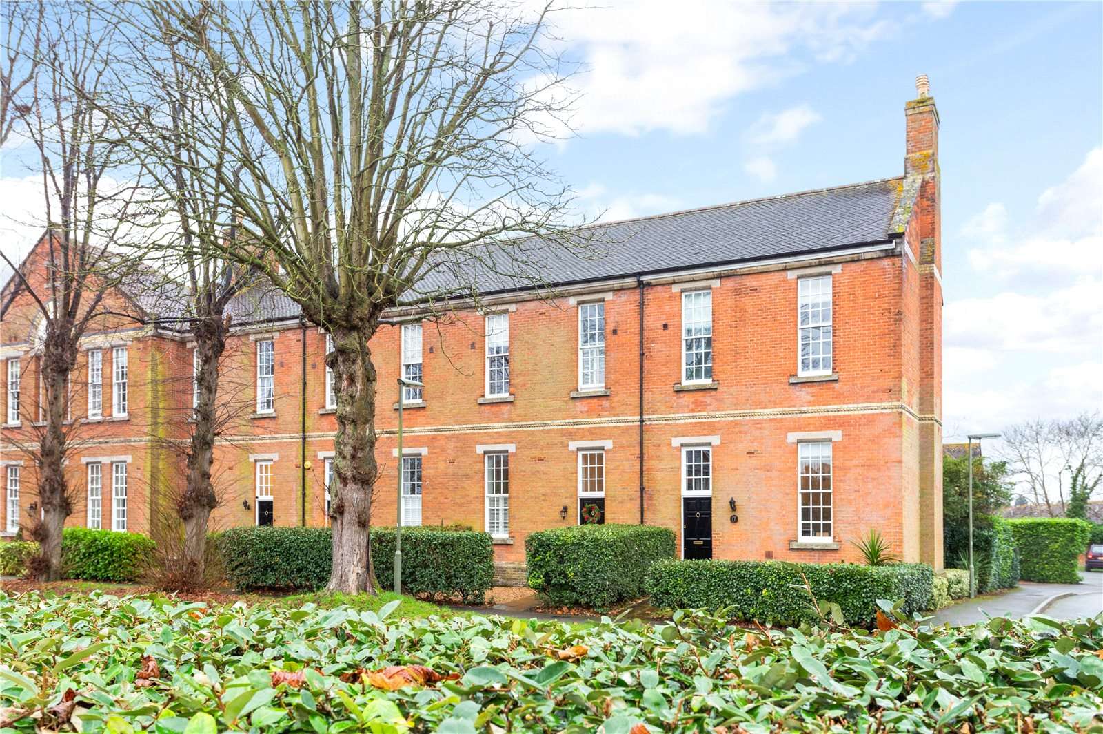 Cardwells Keep, Guildford, Surrey, GU2 9PD คุณสมบัติ รอขาย Savills