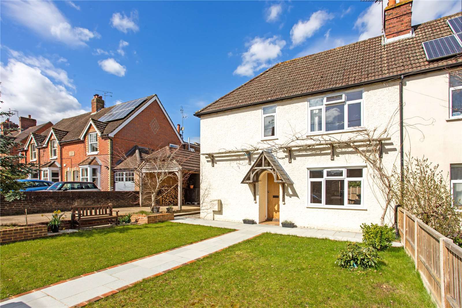 Woodside Road, Chiddingfold, Godalming, Surrey, GU8 4RB Property for