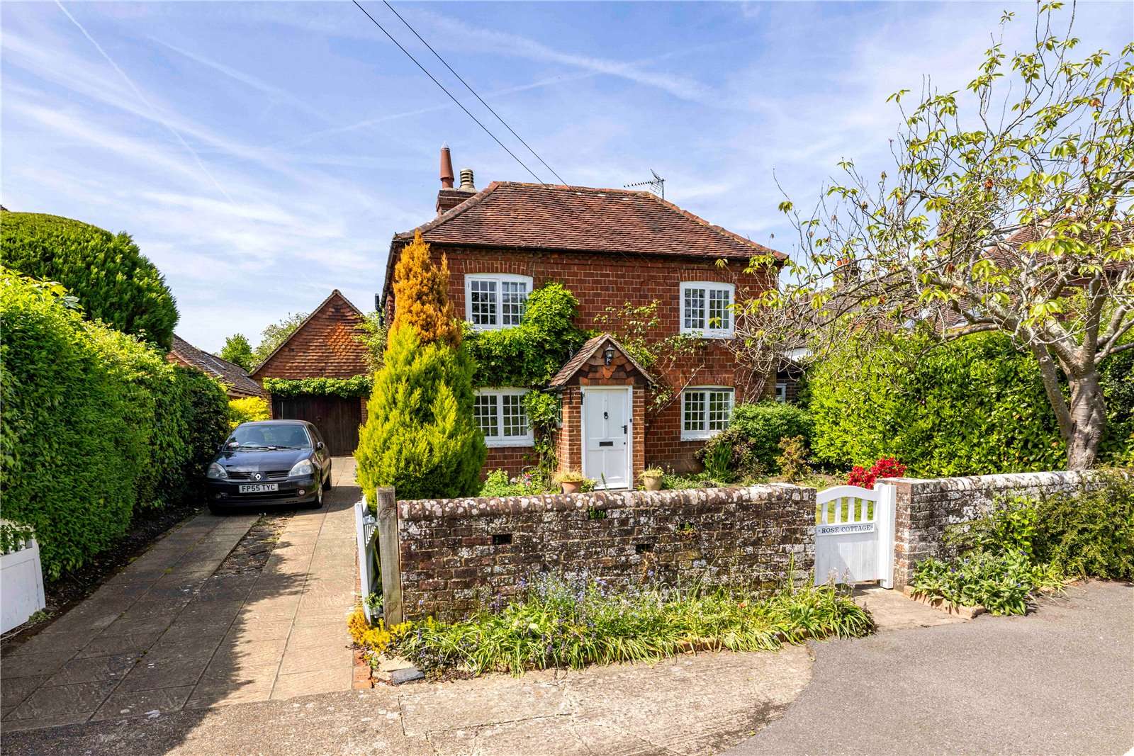 The Common, Dunsfold, Godalming, Surrey, GU8 4LE Property for sale