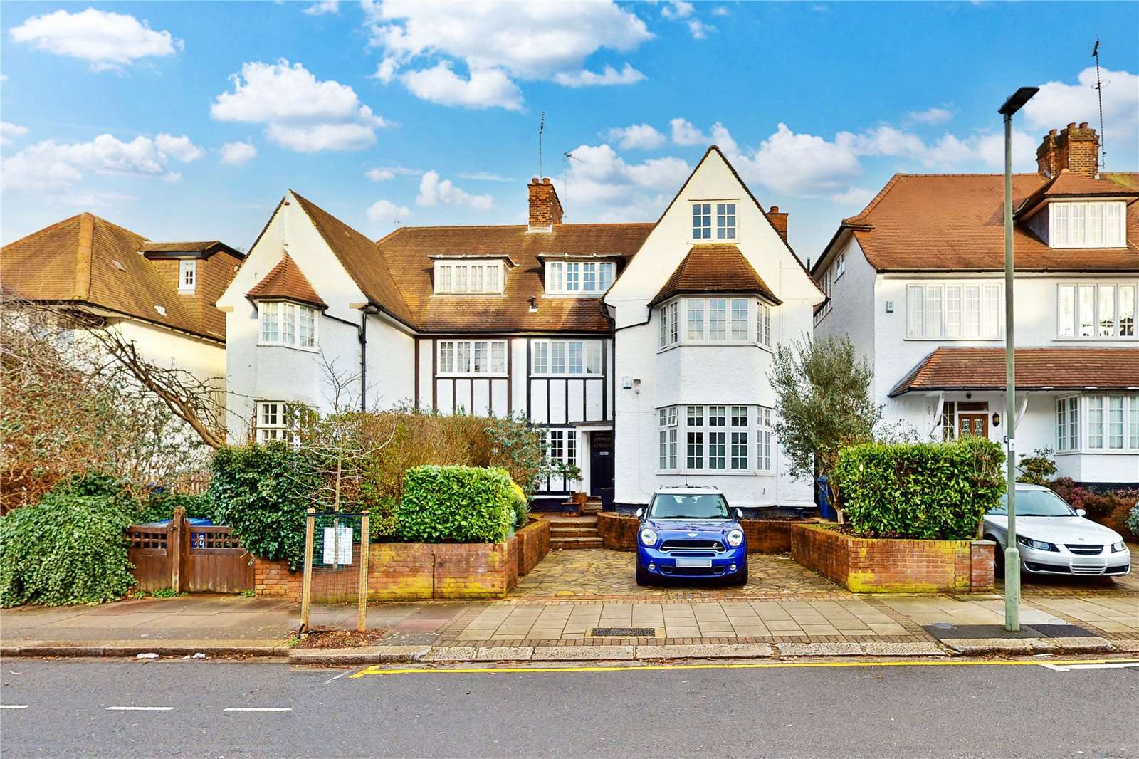 West Heath Drive, London, NW11 7QG Bất động sản để bán Savills