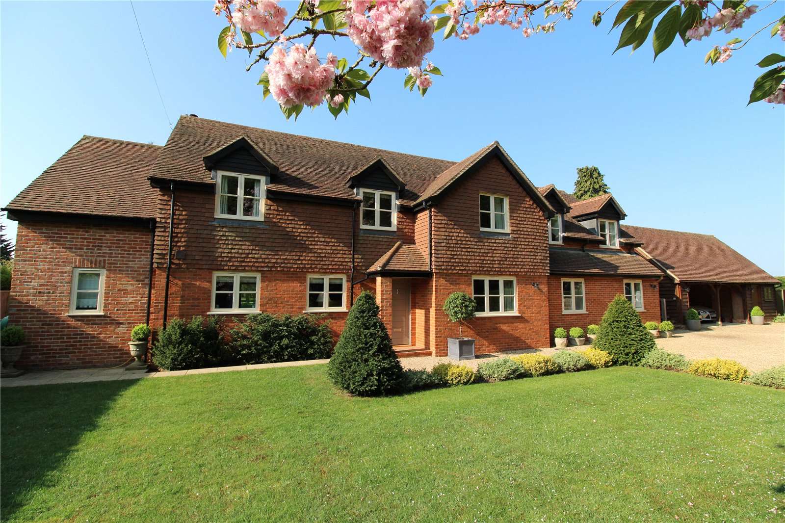 Savills Kidmore End, Oxfordshire, RG4 9BB Property for sale