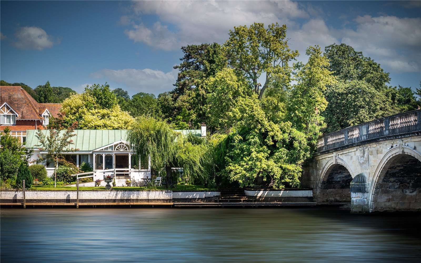 Henley Bridge, HenleyonThames, Oxfordshire, RG9 2LW Property for