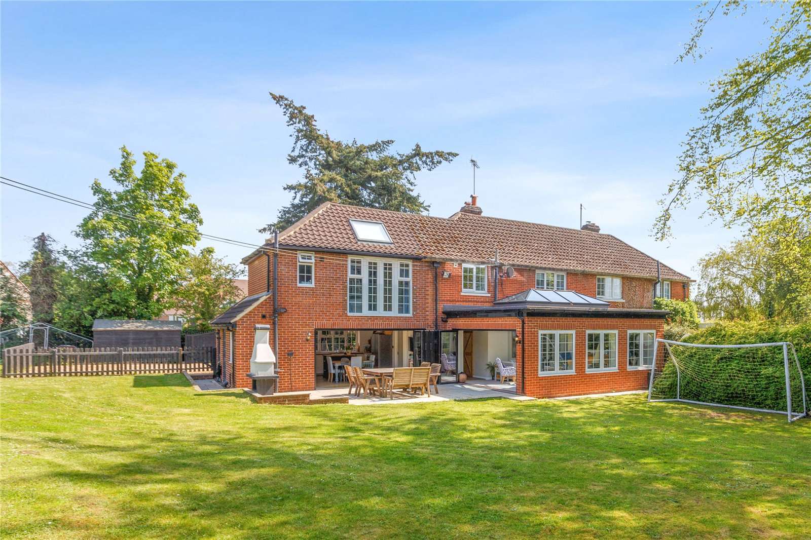 Four bedroom houses for sale in Waltham St Lawrence, Windsor and