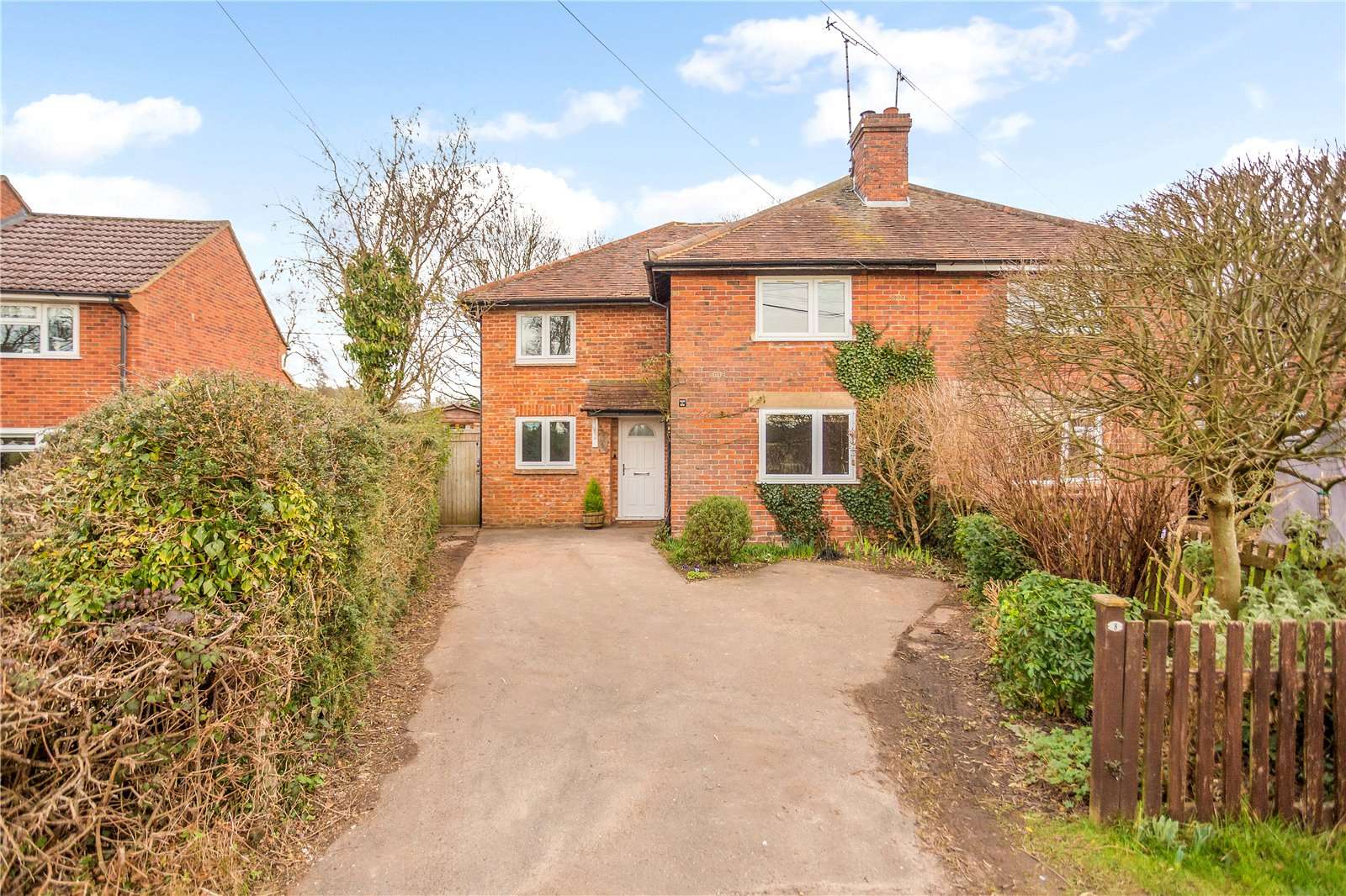 Russells Water, HenleyonThames, Oxfordshire, RG9 6ES Property for