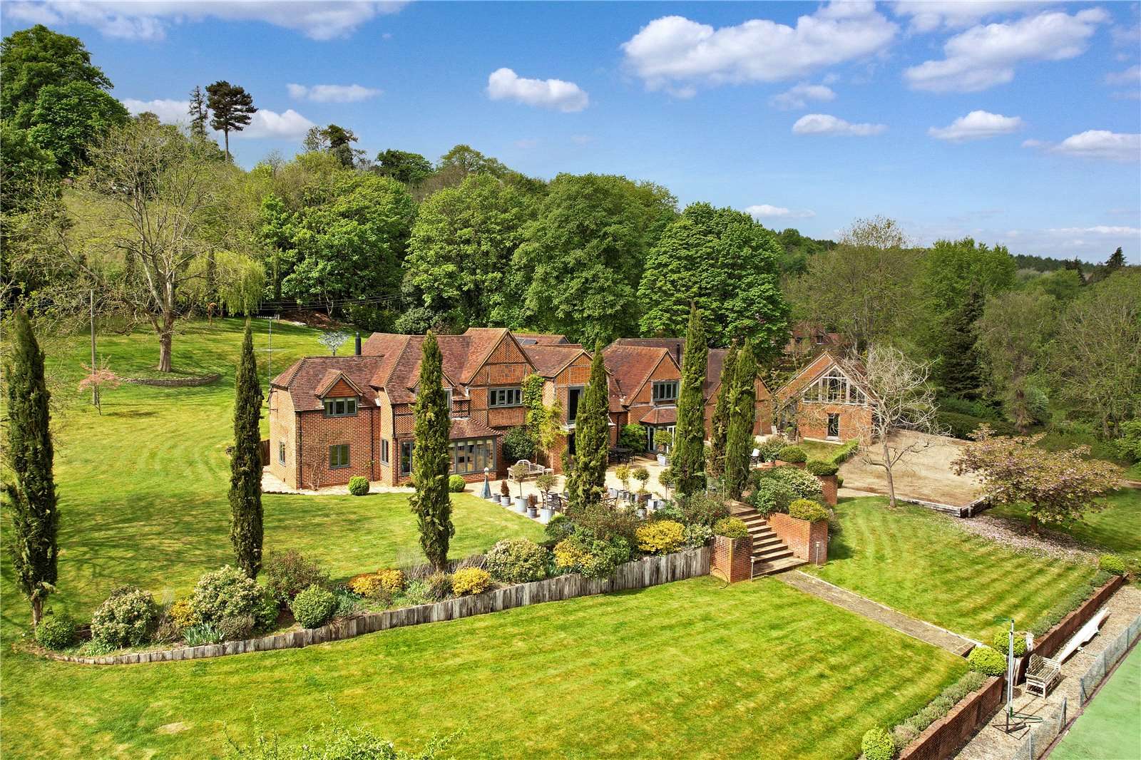 Savills Lambridge Wood Road, HenleyonThames, Oxfordshire, RG9 3BP