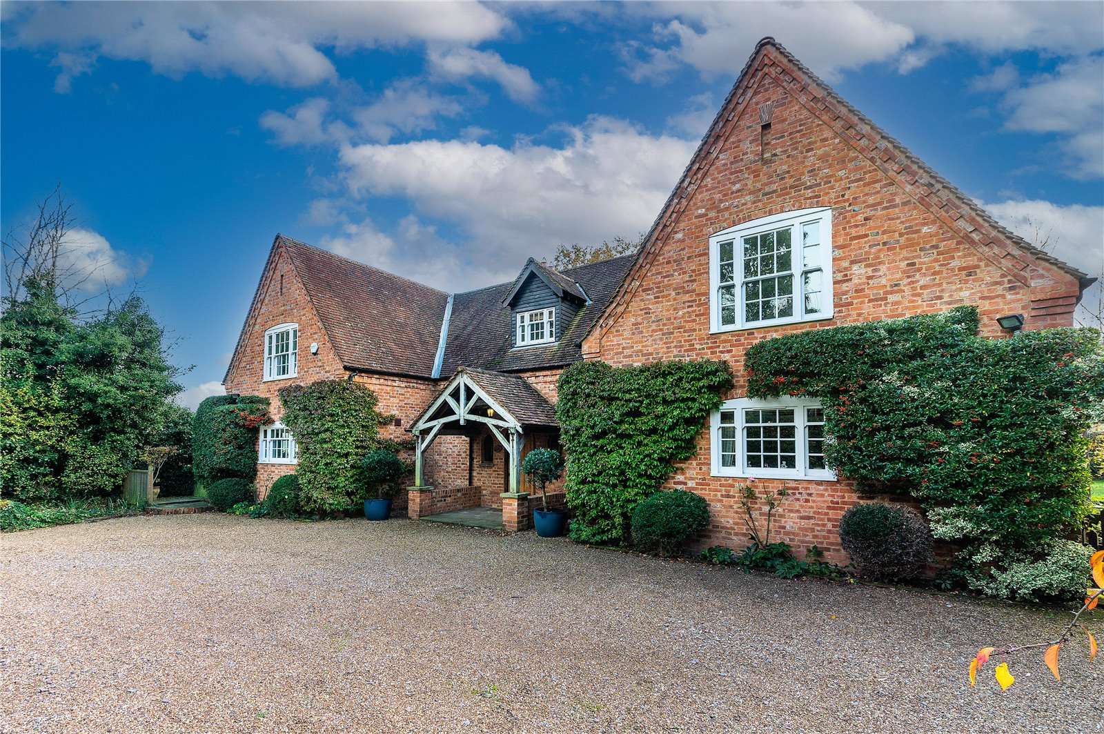 The Street, Shurlock Row, Reading, Berkshire, RG10 0PR Bất động sản