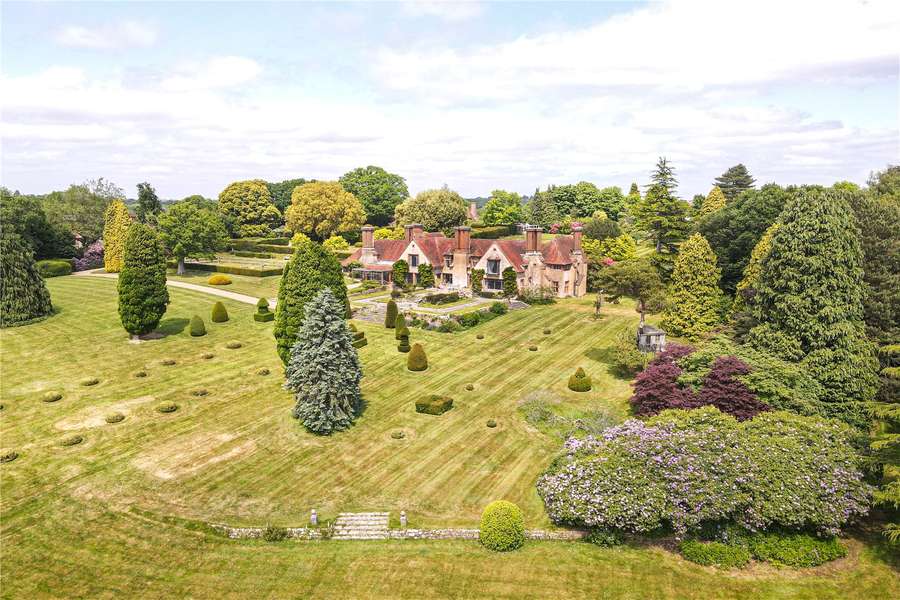 Lewes Road, East Grinstead, West Sussex, RH19 3UB Property for sale