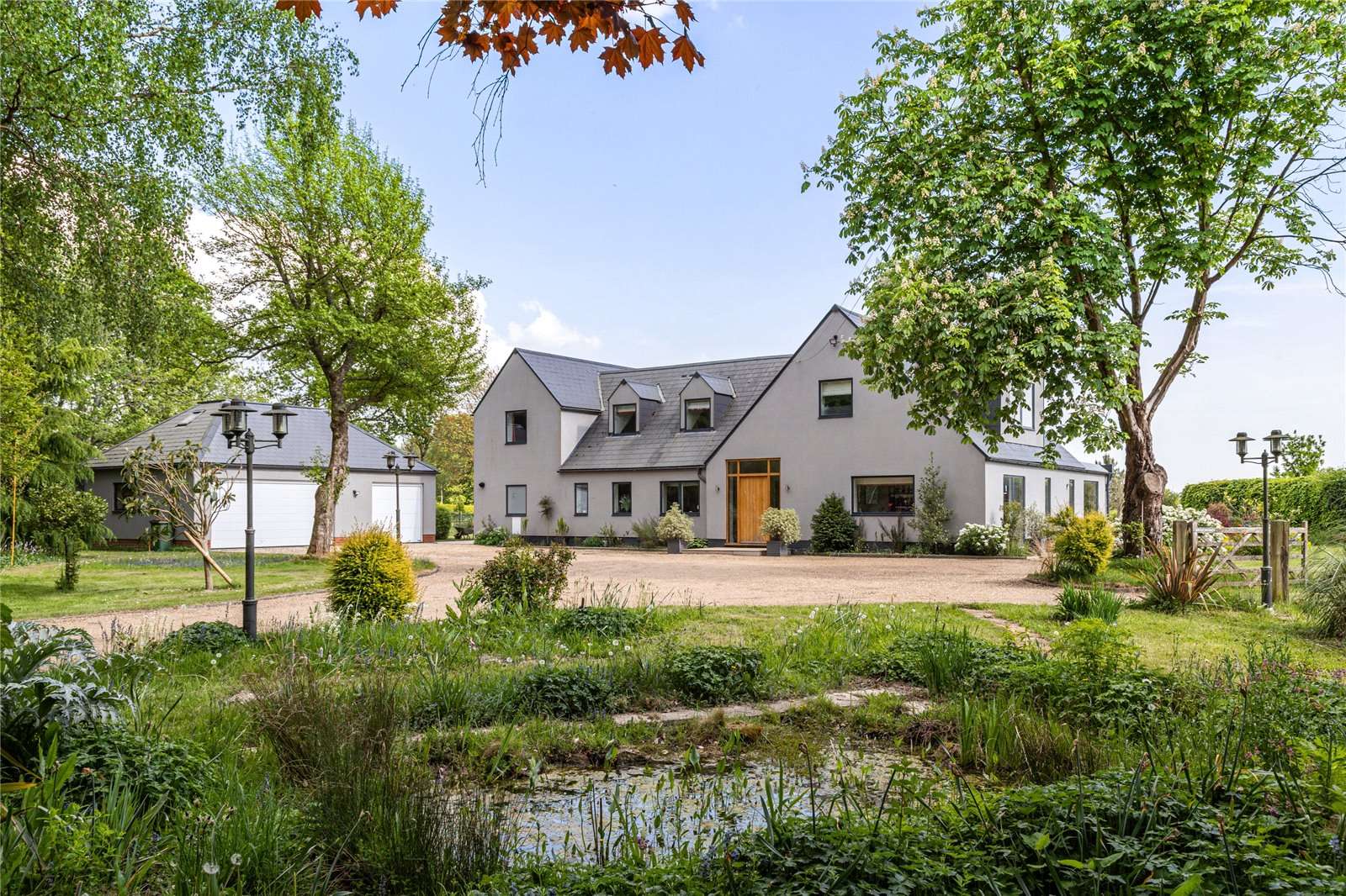 A Countryside Sanctuary: Cherished Solitude and Seamless Connections 1