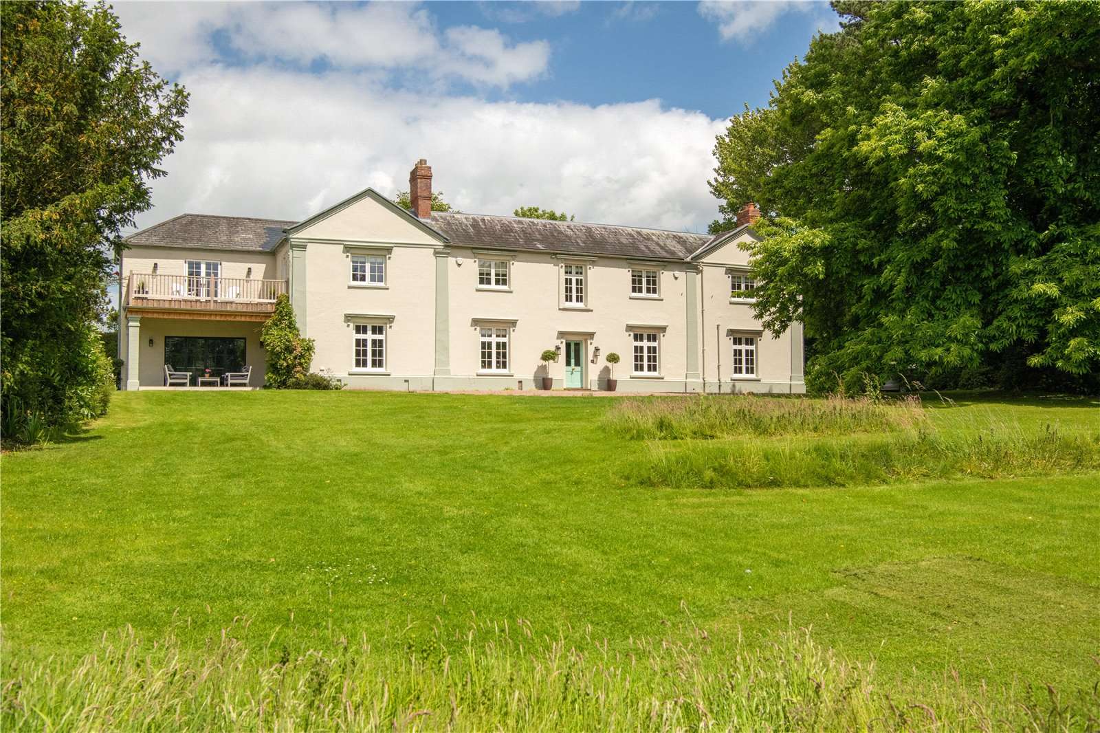 Savills Upton RossonWye, Herefordshire, HR9 7UD Bất động