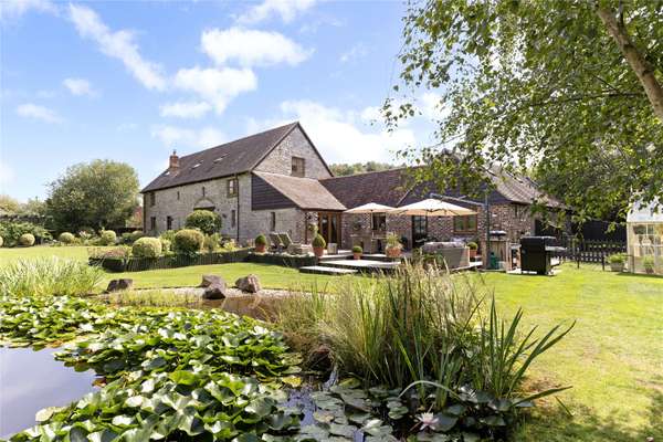 Chipping Campden Period Cottage with Secluded Gardens 19