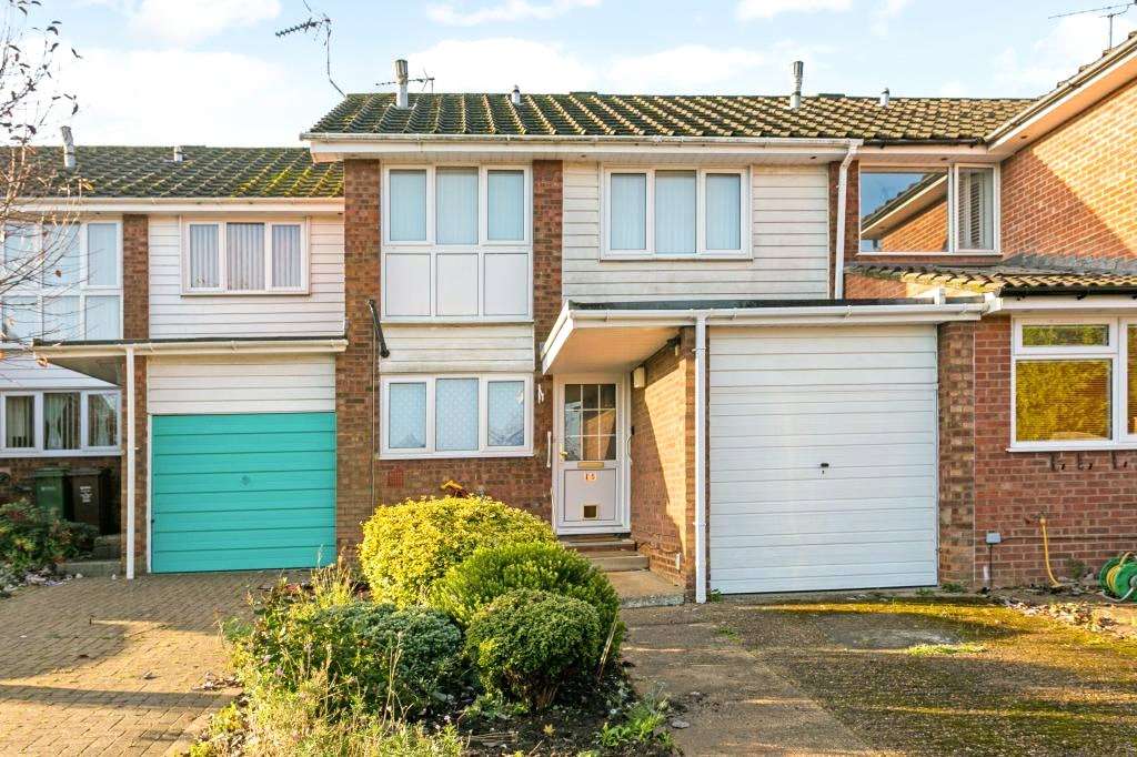 Wendover Close, Harpenden, Hertfordshire, AL5 5SH Property to rent