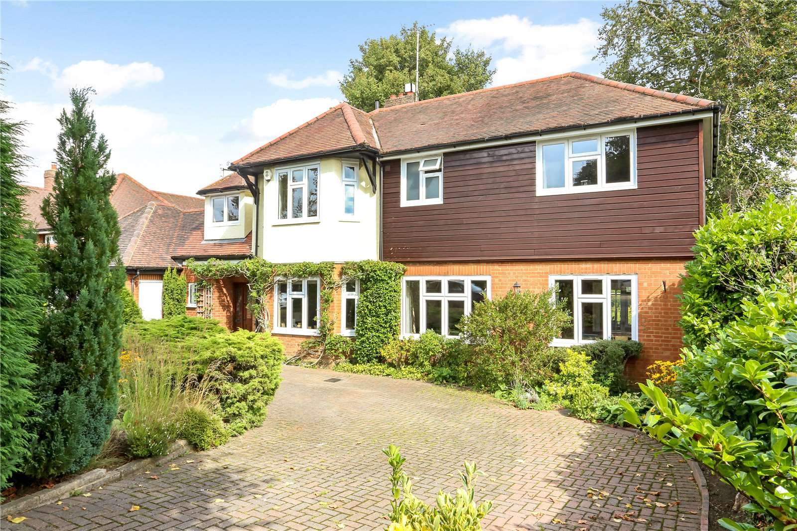 Roundwood Park, Harpenden, Hertfordshire, AL5 3AF คุณสมบัติ รอขาย